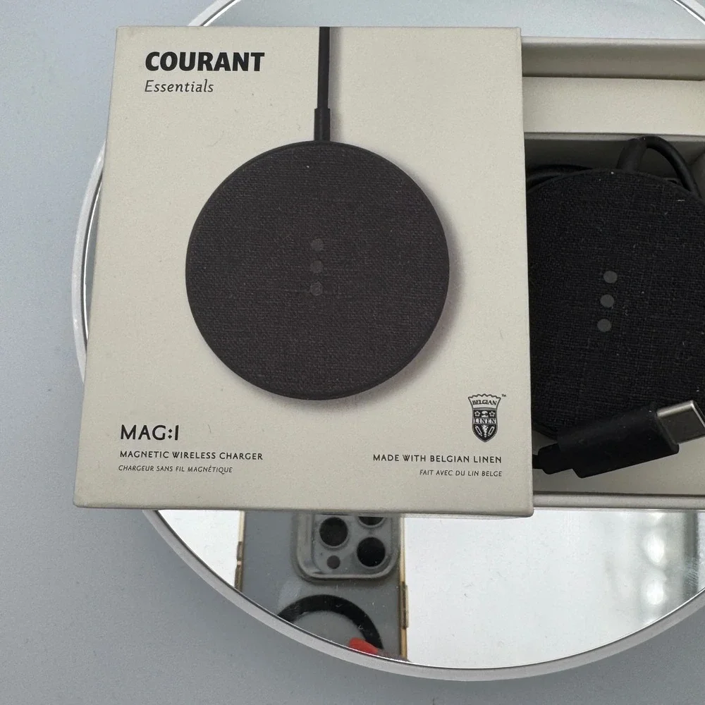 Courant Essentials MAG1 Magnetic Wireless Charger Belgian Linen Black